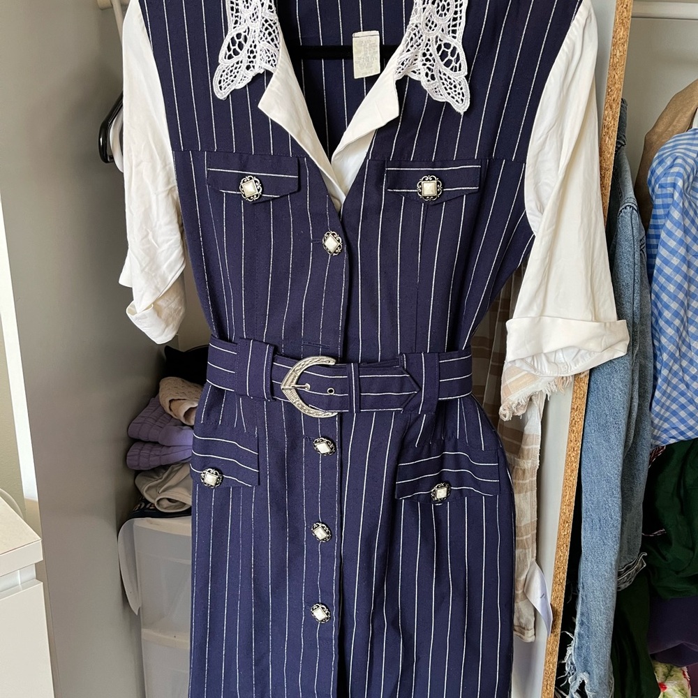VINTAGE lace collar navy striped belted dress with faux blouse